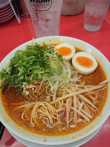 「チューハイ プレーン ＋シビ辛担担麺 並 味玉入り」@ラーメン魁力屋 五反田店の写真