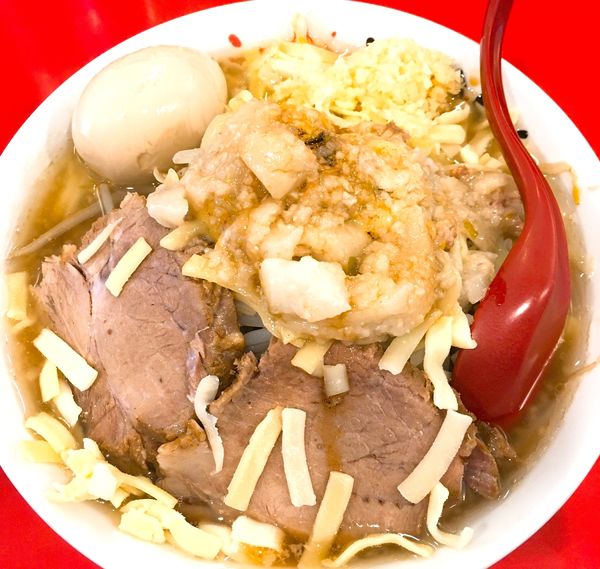 「正油200gニンニクアブラ+味玉+チーズ」@らーめん こじろう526 鶴見店の写真