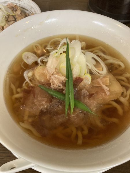 「かつお醤油¥750と焼豚飯（小）¥300」@手打ち麺 やす田の写真