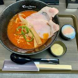 「氷見イワシ香るナポらー麺」スペシャルセット（温玉、粉チーズ付き）