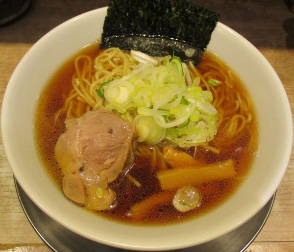 「鴨だし中華そば　590円」@舎鈴 エキュート赤羽店の写真