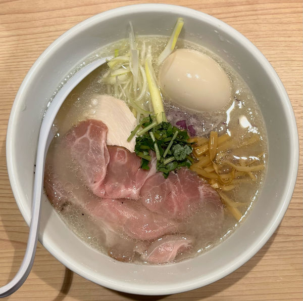 「味玉 くらむそば(塩)」@貝出汁中華そば くらむの写真