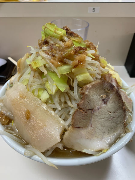 「ラーメン中　オーション麺」@麺屋 増豚の写真
