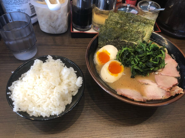 「MAXラーメン1000円硬め濃いめ、無料ライス」@はたお家の写真