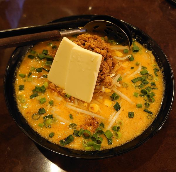 「味噌らーめん+バター2枚、肉増し(1300円)」@味噌が好きの写真