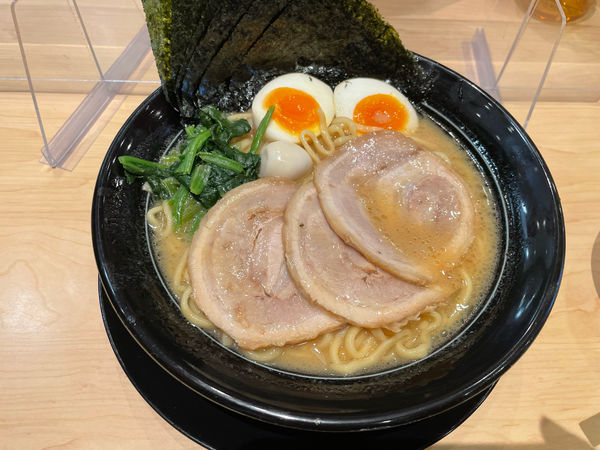 「MAXラーメン」@横浜家系ラーメン 一腹家 市原店の写真