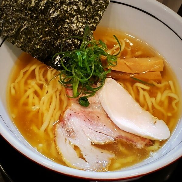 「地鶏そば（醤油）９００円＋チャーシュー丼 ３５０円」@特級鶏蕎麦 龍介 もてぎの写真