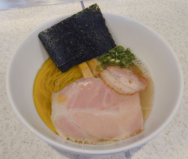 「エキストラヴァージンオリーブオイルのしおらぅめん」@らうめん考房 ありがた屋の写真