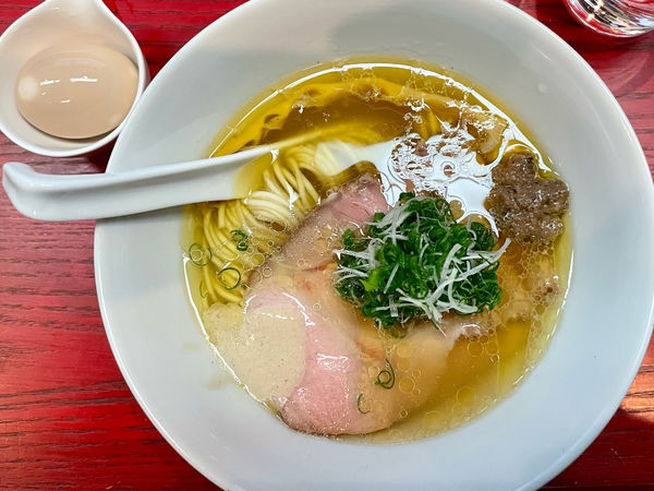 「味玉焼豚塩蕎麦1550円」@神保町黒須の写真