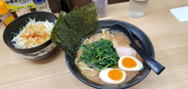「ほうれん草玉子ラーメン」@めん屋 かみいたの写真