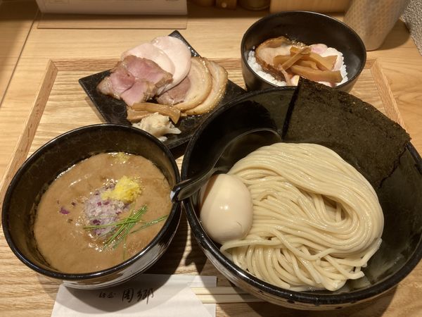 「特製つけ麺(大)＋まかないご飯」@麺屋 周郷 新橋店の写真