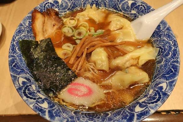 「ワンタン麺　700円」@肉厚わんたん麺と手作り焼売 ら麺亭 浅草支店の写真