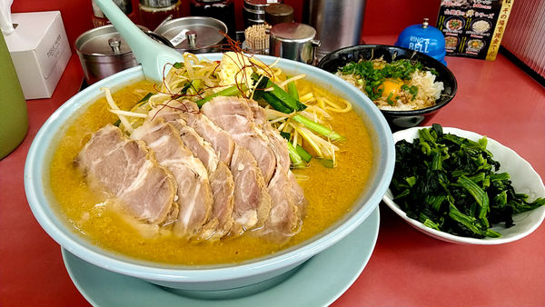 「限定/特製もやし味噌ラーメン+大大+チャ2+ほうれん草+他」@ラーメン山岡家 瑞穂店の写真