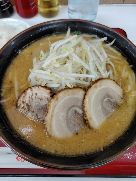 「味噌チャーシュー(3枚)大盛、もやし増量」@くるまやラーメン 和光店の写真