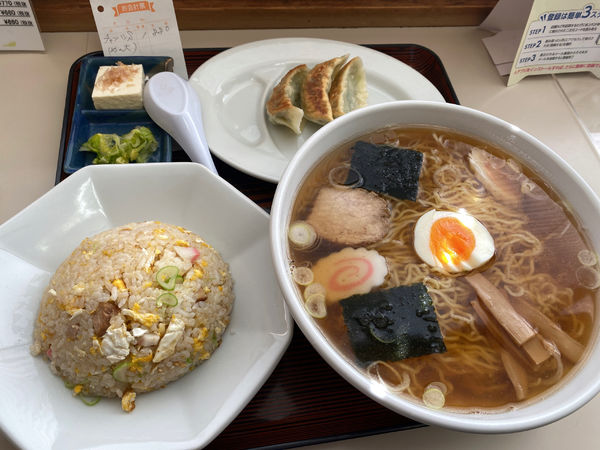 「チャーハンセット780円＋ラーメン大盛100円」@丸十食堂の写真