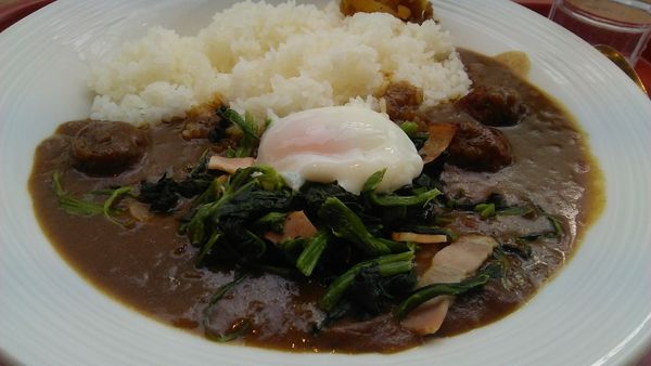 「ほうれん草たまごカレー 700円」@カレーの王様 市ヶ谷店の写真