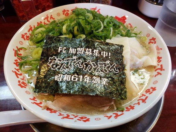 「わんたんメン 青ネギ」@なんでんかんでん 西新宿店の写真