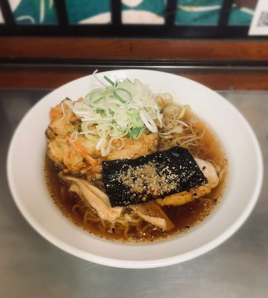 「中華そば（ネギ多め￥410）＋かき揚げ（￥100）」@大江戸そば 上野9・10番ホーム店の写真
