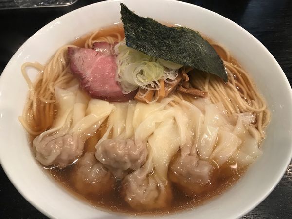 「ワンタン麺醤油　大盛」@支那ソバ 小むろの写真