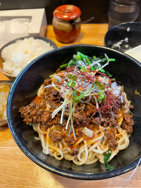 「汁なし坦々麺 麺、お肉大盛 ライス」@担々麺 無坊の写真
