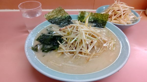 「ネギラーメン&ネギライス１０００円」@ラーメンショップ椿 新奥多摩街道店の写真