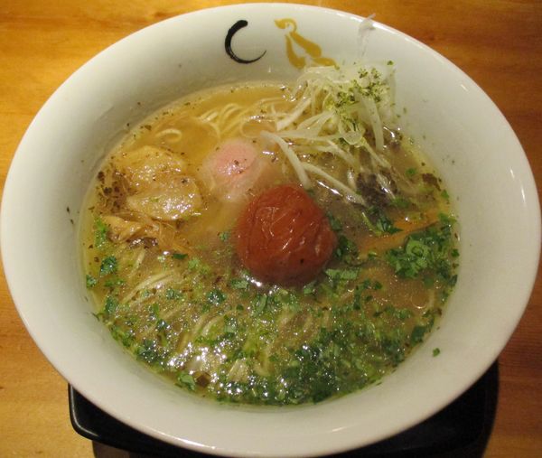 「燻製南高梅と海の塩　1000円」@SOBAHOUSE 金色不如帰 新宿御苑本店の写真