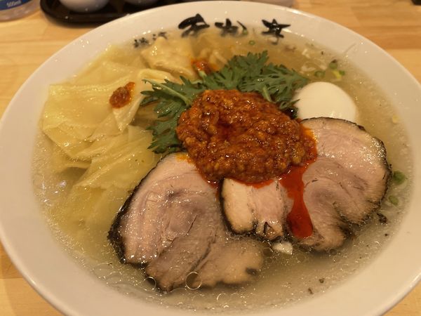 「赤丸塩ら～麺950円+塩味玉100円+肉ワンタン200円」@横濱塩ら〜麺 本丸亭 川越店の写真