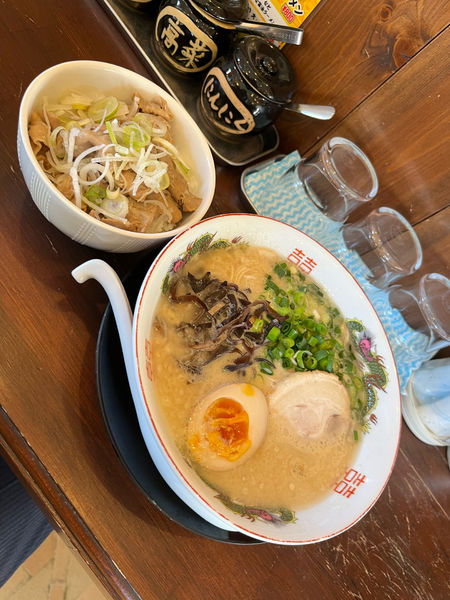 「だるまラーメン　上モツ丼」@博多 長浜ラーメン だるま一家の写真