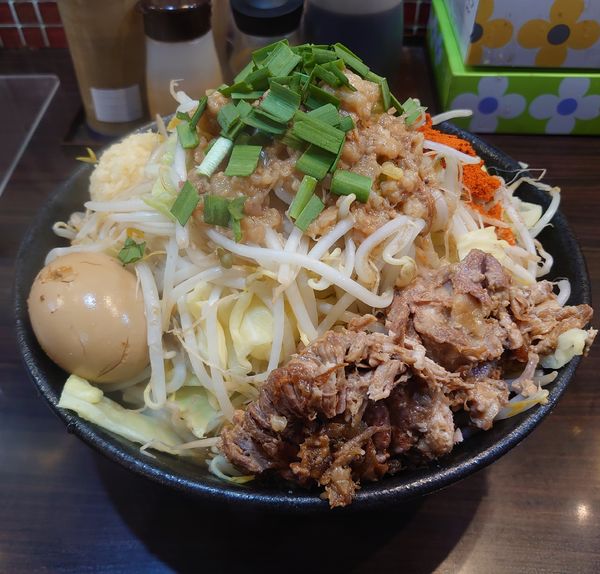 「すごい味噌ラーメン+味玉(1000円)」@立川マシマシ 8号店の写真
