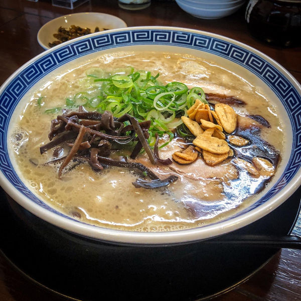 「黒ラーメン(にんにくチャーハンセット)」@プリンス亭の写真