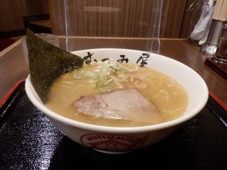 「しおらーめん」@らーめん むつみ屋 登戸店の写真