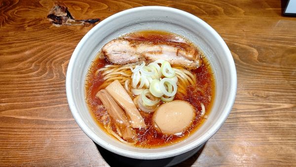 「らーめん原点 焼豚薄1枚乗せ＋煮玉子」@人類みな麺類 東京本店の写真