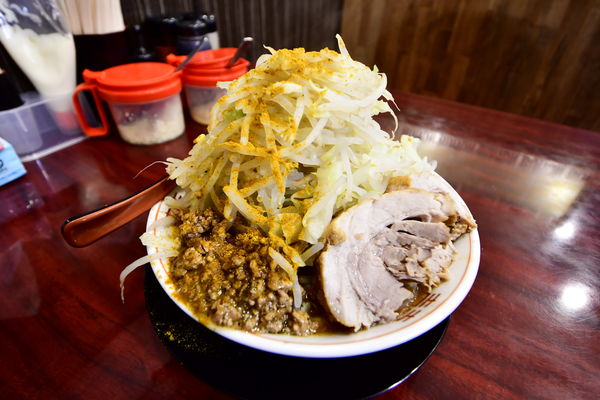 「カレーらーめん(辛さレベル３)＋豚１枚」@ぶっ豚 明大前店の写真