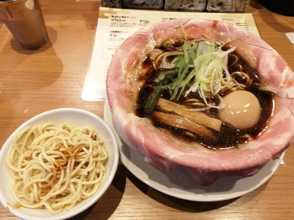 「自由　小魚醤油　　946円」@ラーメン大戦争 神田店の写真