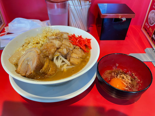 「超極太麺ラーメン＋節玉」@ボディブローの写真