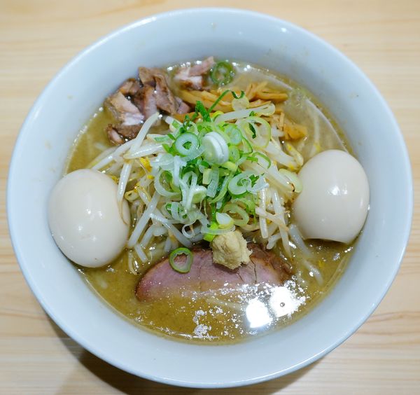 「味噌らーめん＋煮玉子×2＋もやし」@三ん寅の写真