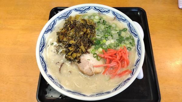 「博多らーめん＋辛子高菜＋替玉」@由丸製麺所の写真
