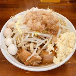 小ラーメン　麺増しうずら　ヤサイニンニクアブラ