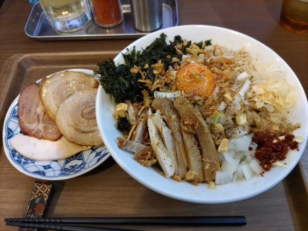 「特製まぜそば·三種のチャーシュー」@つけめん さなだの写真