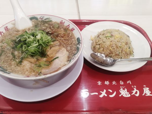 「特製醤油ラーメン¥715＋焼きめしセット¥264」@ラーメン魁力屋 イオンモール浦和美園店の写真