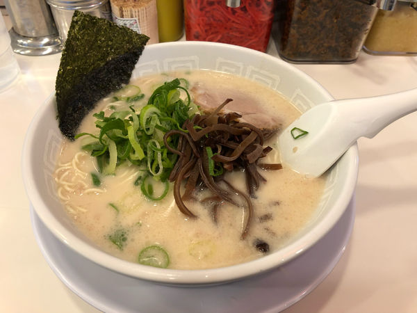 「豚骨ラーメン」@博多天神 新宿東口駅前店の写真