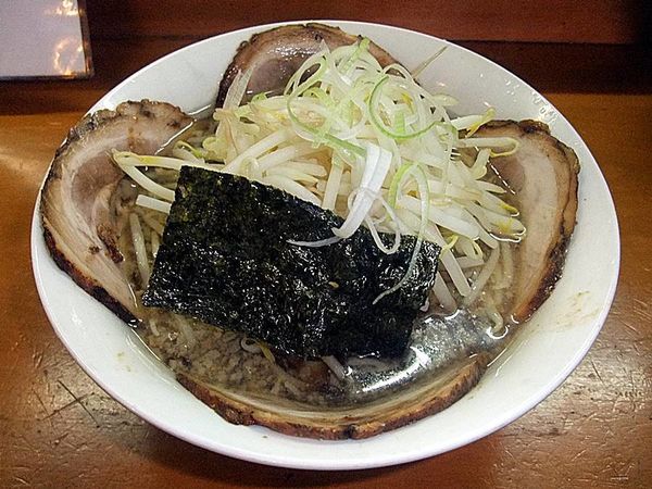 「醤油チャーシュー麺 太麺」@麺の蔵の写真