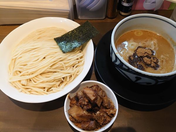 「鳥豚魚介つけめん中+チャーシューぶつ」@ラーメン ますだやの写真