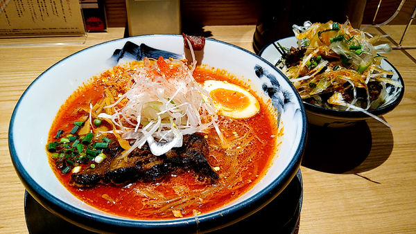 「柚子辛紅らーめん4丁目+辛葱ごはん」@AFURI 辛紅 新宿サブナードの写真