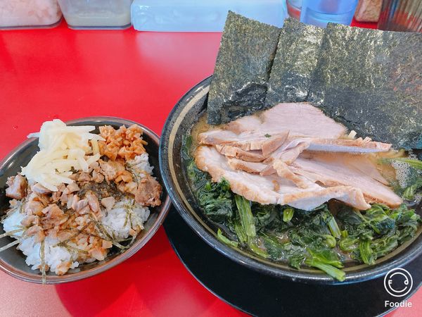 「チャーシュー麺（3枚）＋ホウレン草＋バラ1枚」@家系ラーメン 王道 神道家の写真