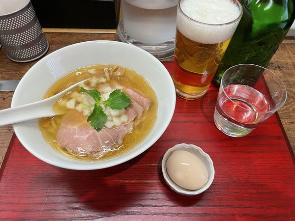 「味玉焼豚塩煮干蕎麦、麦酒(ミドルサイズ)」@神保町黒須の写真