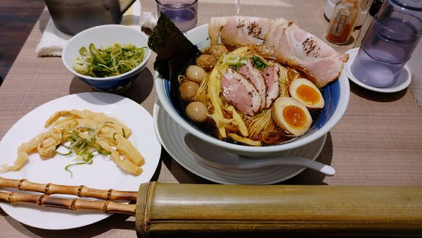 「御殿場地鶏の極上醤油らぁ麺 　特製豪華盛り・大盛り」@東京ラーメンショーセレクション 極み麺「真卓朗商店」の写真