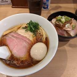 特製醤油ラーメン・レアチャーシュー丼