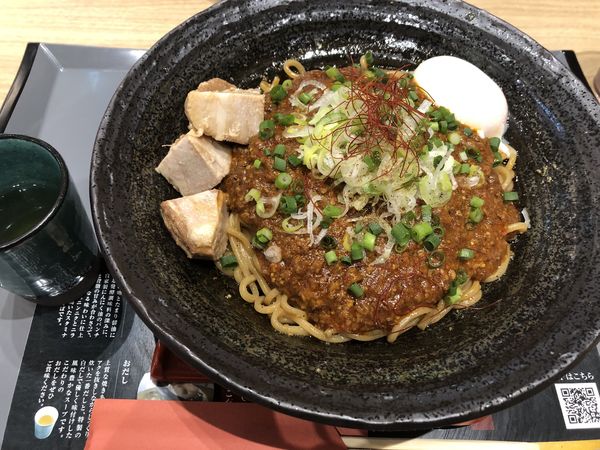 「温玉麻婆まぜそば大盛り」@らぁ麺やまぐち辣式 マルイファミリー溝口店の写真