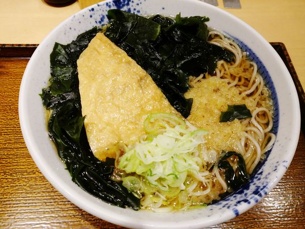 「朝そば（270円）＋わかめ（60円）」@しぶそば 大井町店の写真